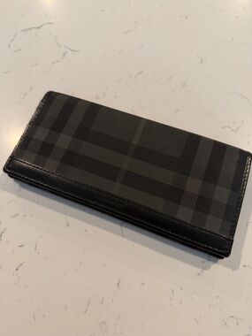 Burberry Men's Check Pattern Long Wallet in Black